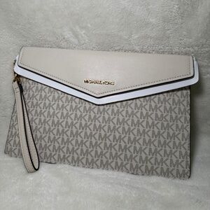 Michael kors clutch